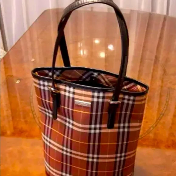 BURBERRY Bucket-shaped tote bag leather check ❤️🌹🌹 - Picture 1 of 13